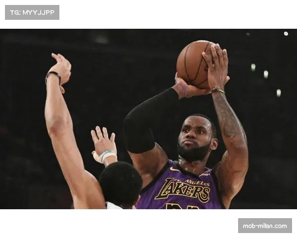 湖人后场斯马特搭档肯纳德，八村垒詹姆斯艾顿构成三线组合